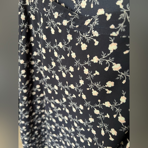 Squareneck floral blouse - Picture 3 of 9